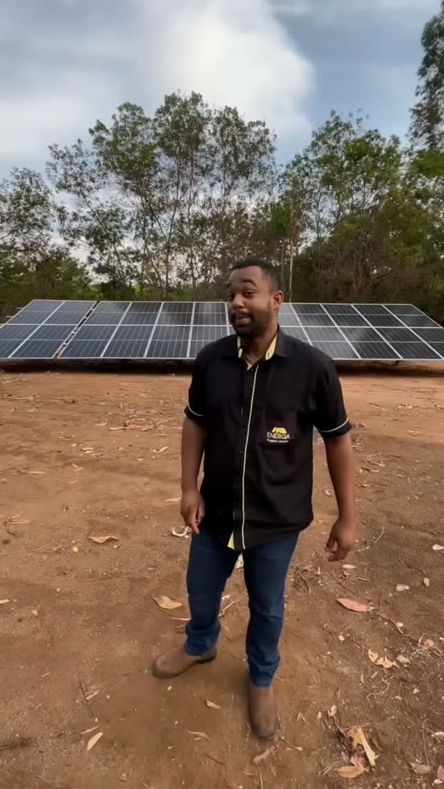 Profissional da Ophir em usina solar de solo